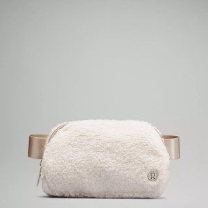 Everywhere Fleece Belt Bag - Natural Ivory/Trench